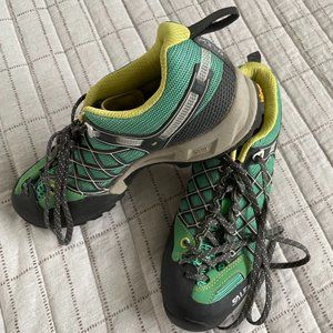NEW - Size 7.5 (US) - Salewa - WS Wildfire Climbing/hiking/trekking Shoe - Green